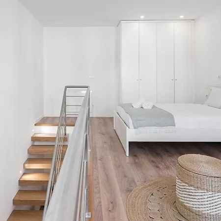 Guestready - Spotlight - Left * Porto